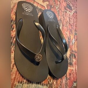 NWT Vince Camuto Black Wedge FlipFlop Thong Sandals